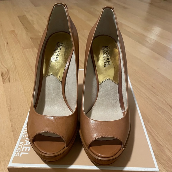 Michael Kors Wedge - Picture 2 of 7